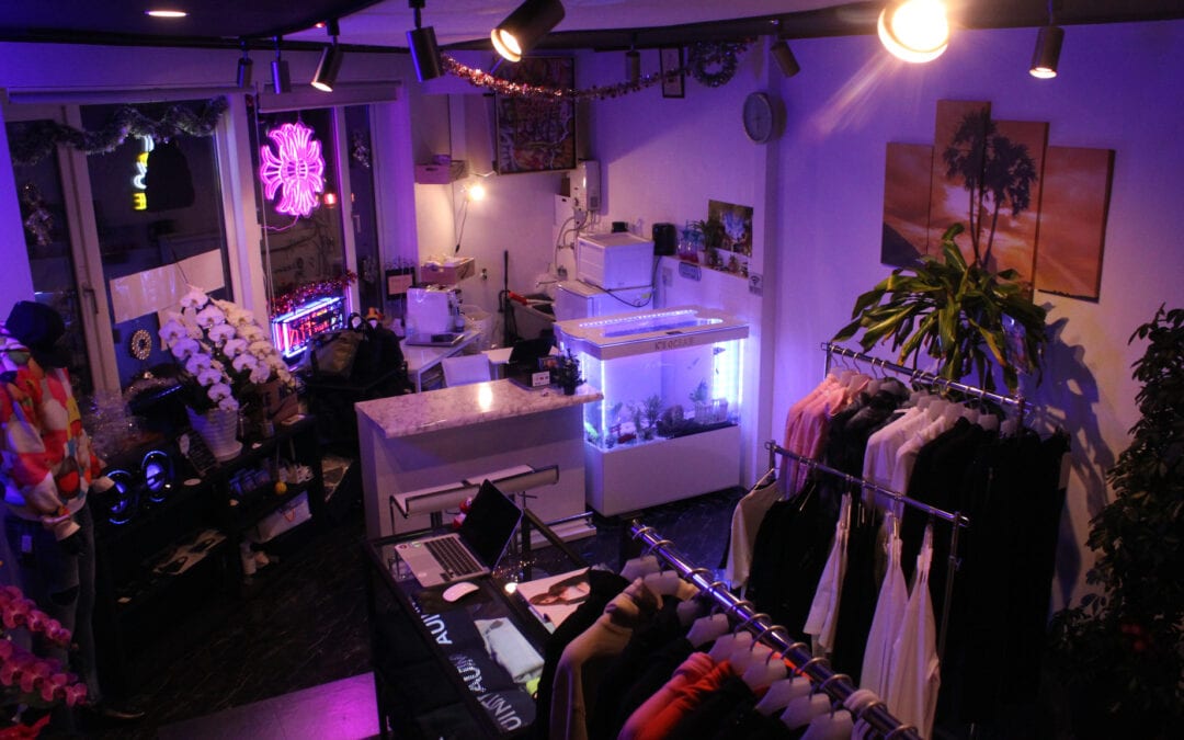 Bar Counter Aquarium for Reception at Clothing Shop – K’s OCEAN in Sapporo