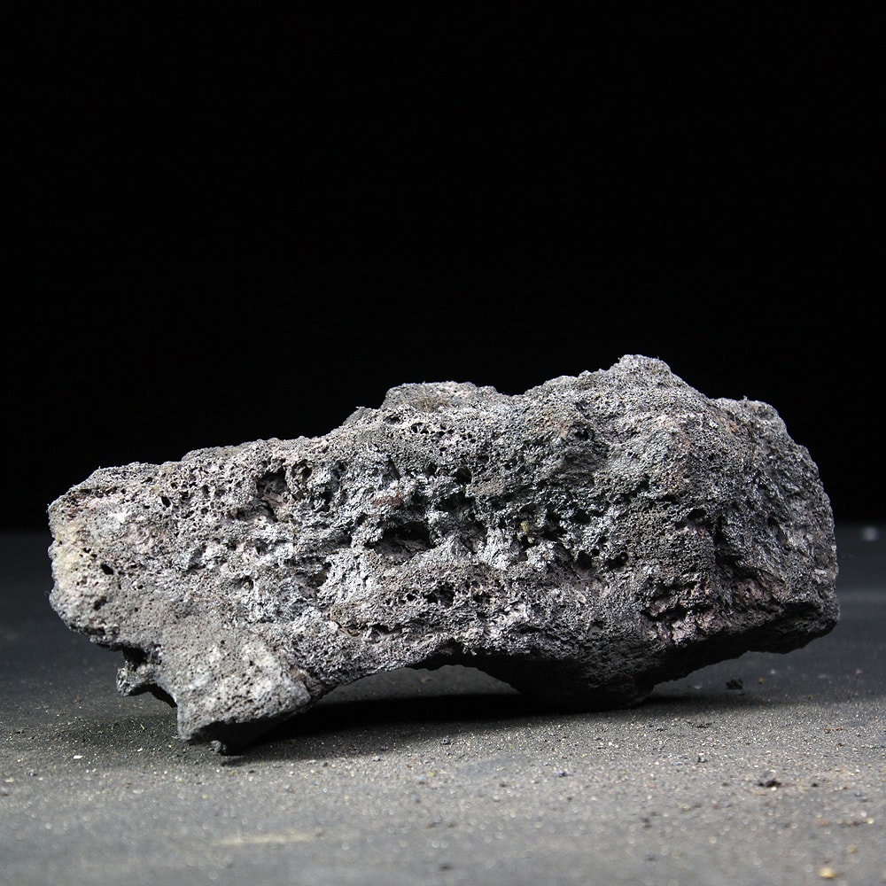 高濾過溶岩 大型溶岩石 L W21cm x D10cm x H8cm 0.7kg 黒系