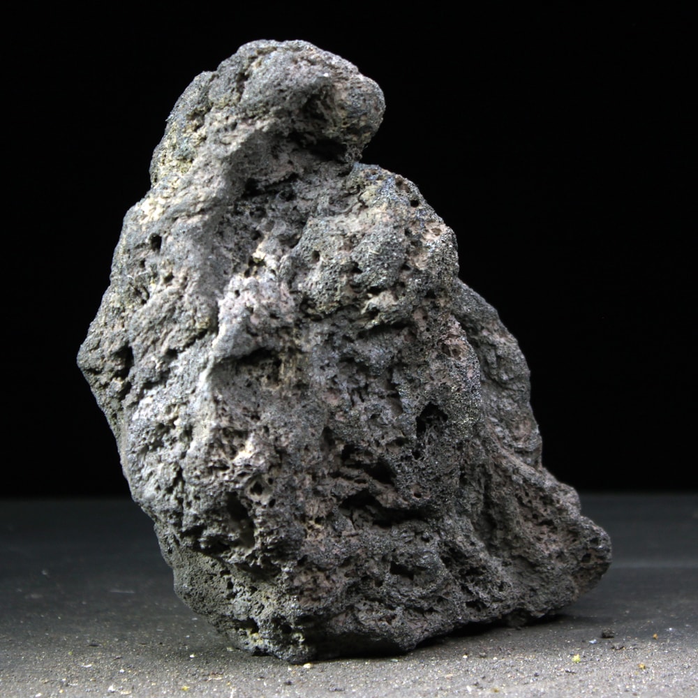 高濾過溶岩 大型溶岩石 L W21cm x D13cm x H7cm 1kg 黒系