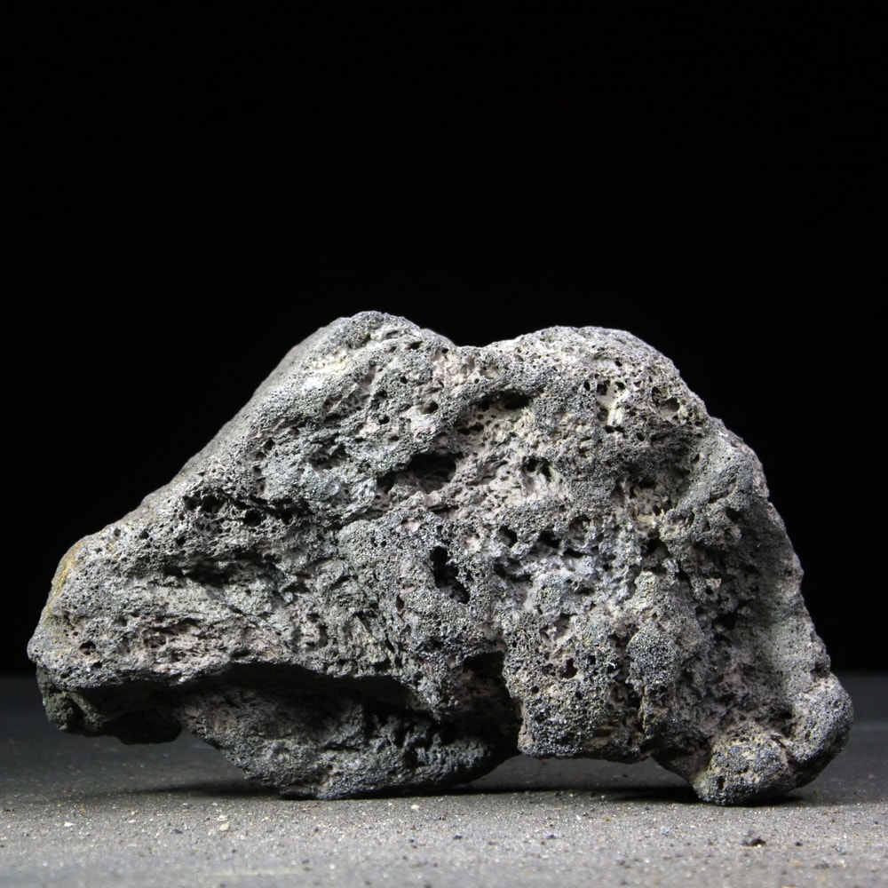 高濾過溶岩 大型溶岩石 L W21cm x D13cm x H7cm 1kg 黒系